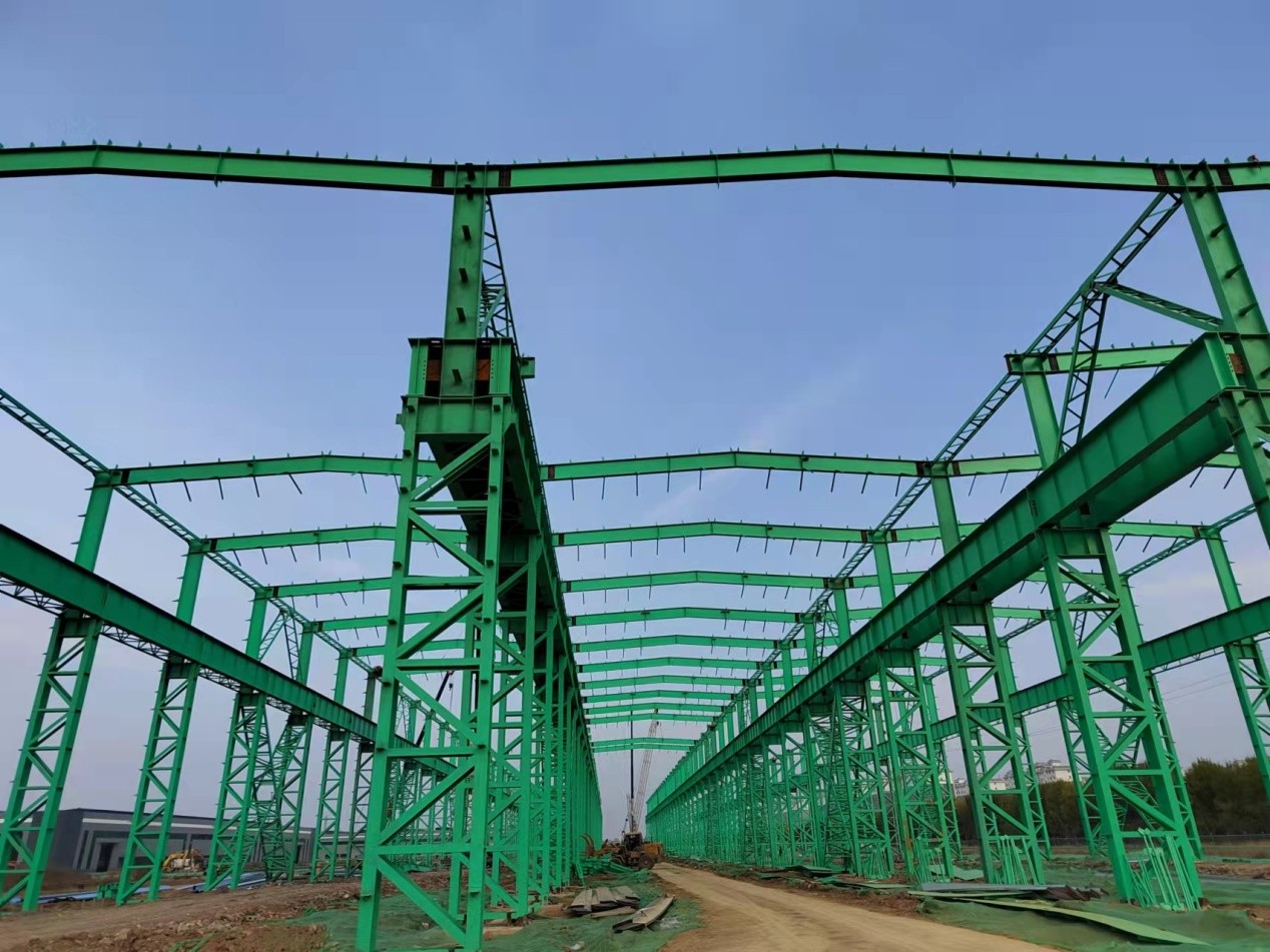 山东诚祥钢结构工程公司施工的项目在济宁全市重点项目现场观摩评比中获“十佳产业项目名单”第一名