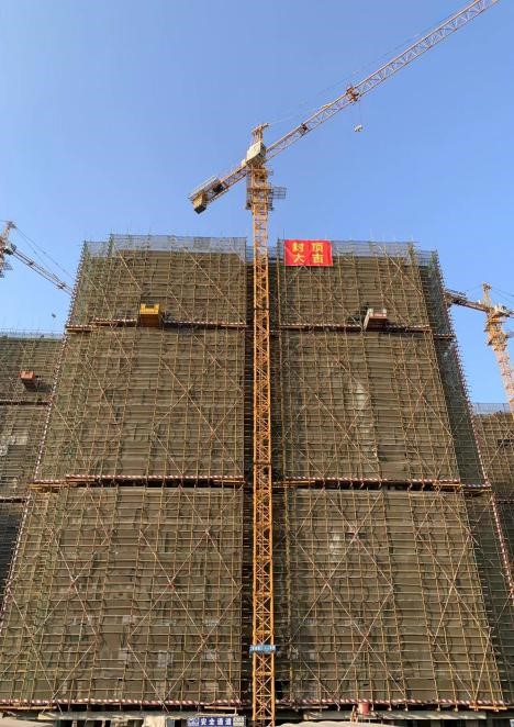 邹城凫山街道三里营社区棚户区改造工程3#楼封顶